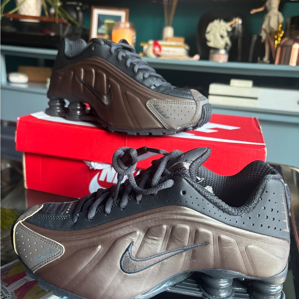 Women’s Sneakers Nike Shox R4 Black Brown AR3565-007 New Off Noir Ironstone